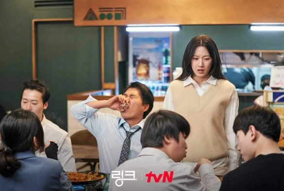 Кадр из дорамы Связь