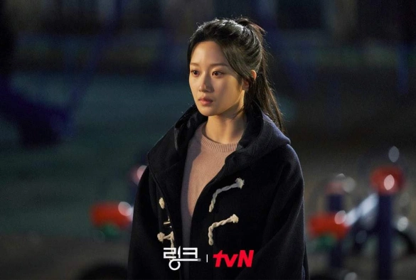 Кадр из дорамы Связь