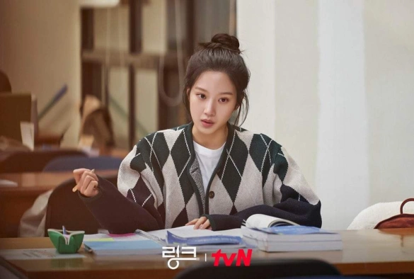 Кадр из дорамы Связь