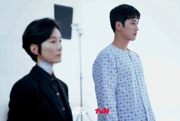 Кадр из дорамы Военный прокурор До Бэ Ман