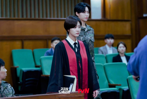 Кадр из дорамы Военный прокурор До Бэ Ман
