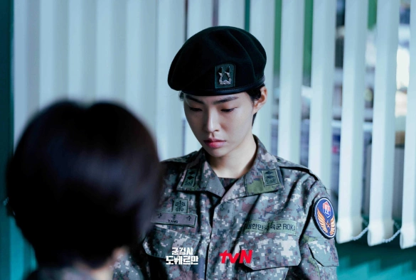 Кадр из дорамы Военный прокурор До Бэ Ман