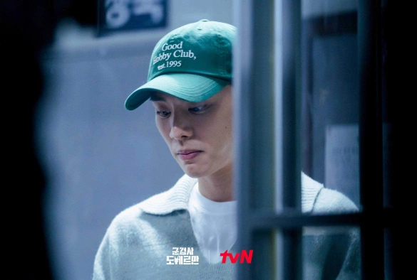 Кадр из дорамы Военный прокурор До Бэ Ман