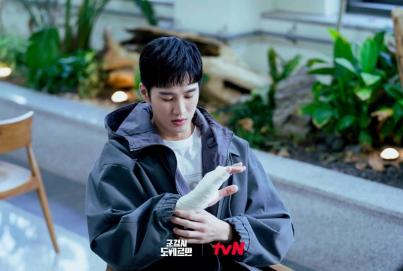 Кадр из дорамы Военный прокурор До Бэ Ман