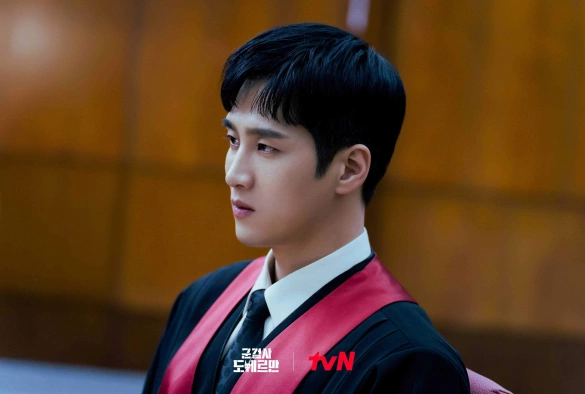 Кадр из дорамы Военный прокурор До Бэ Ман