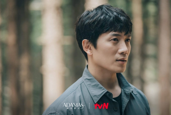 Кадр из дорамы Адамас