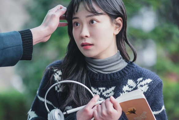 Кадр из дорамы Незнакомцу, который не любит меня