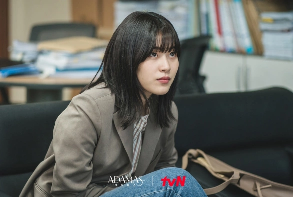 Кадр из дорамы Адамас