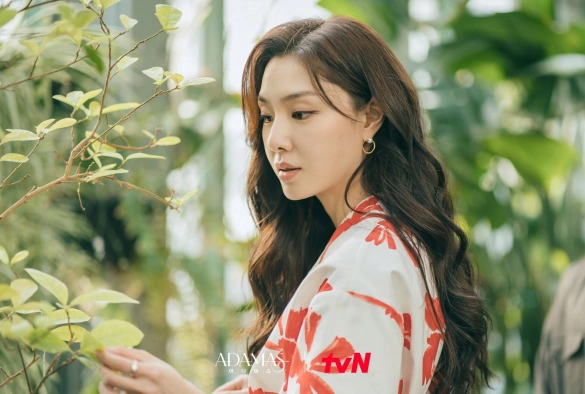 Кадр из дорамы Адамас