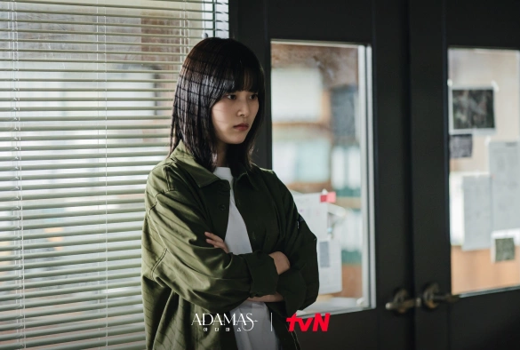 Кадр из дорамы Адамас