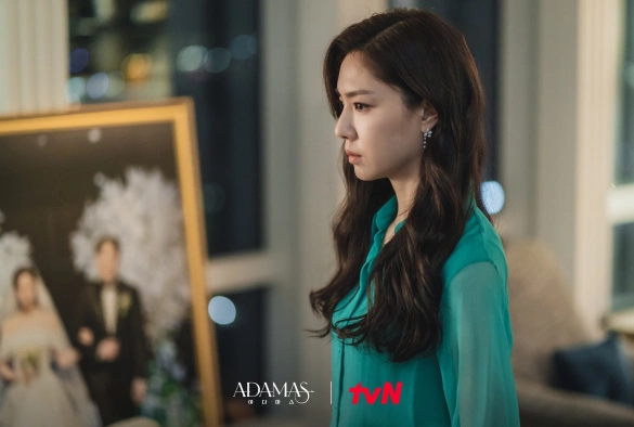 Кадр из дорамы Адамас