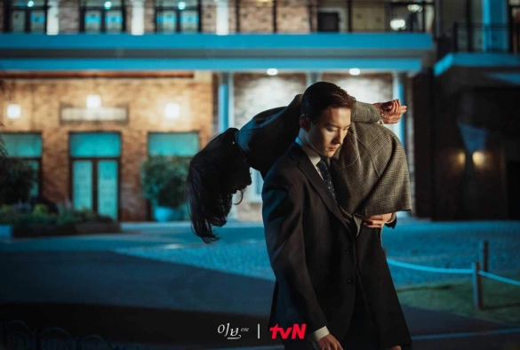 Кадр из дорамы Скандал Евы