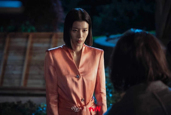 Кадр из дорамы Скандал Евы