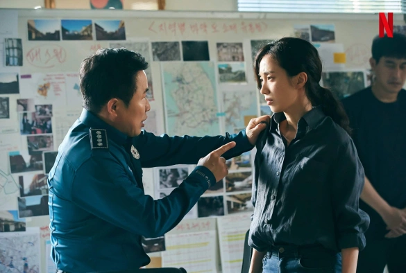 Кадр из дорамы Образцовая семья