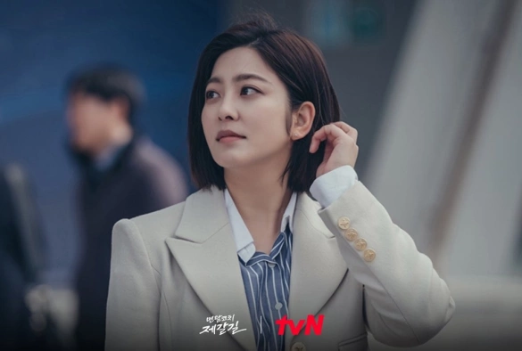 Кадр из дорамы Тренер по психологии Дже Гал Гиль