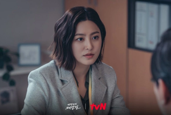 Кадр из дорамы Тренер по психологии Дже Гал Гиль