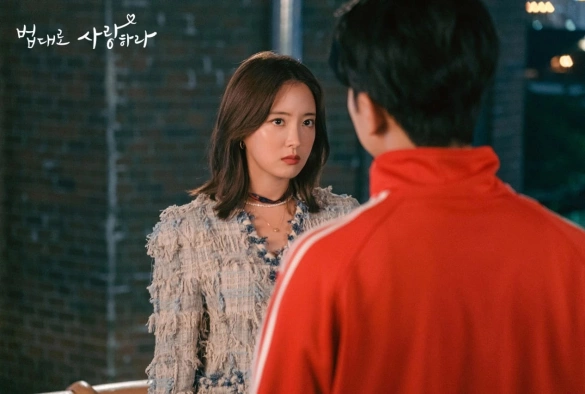 Кадр из дорамы Любовь по закону