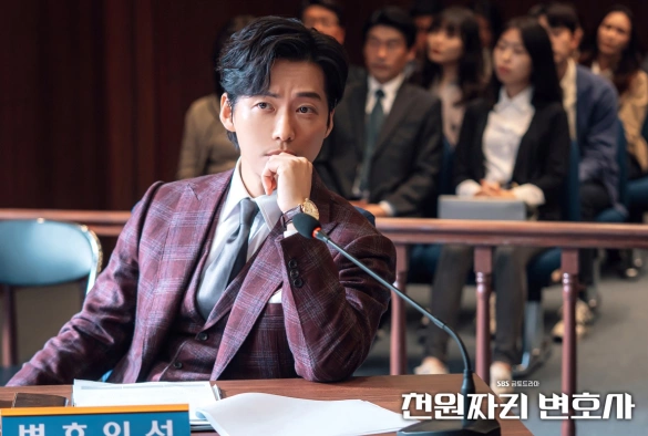 Кадр из дорамы Адвокат за тысячу вон