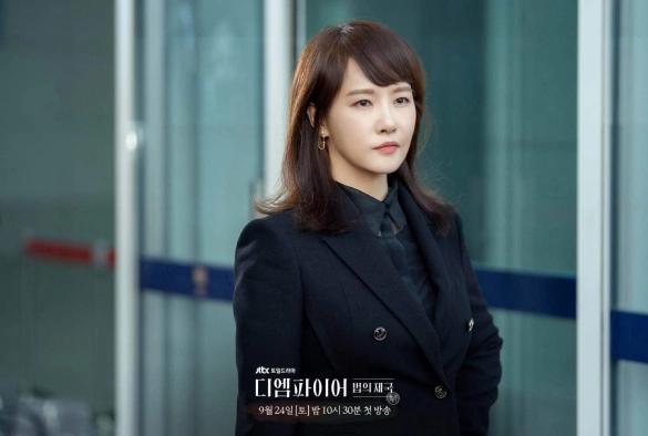 Кадр из дорамы Империя закона