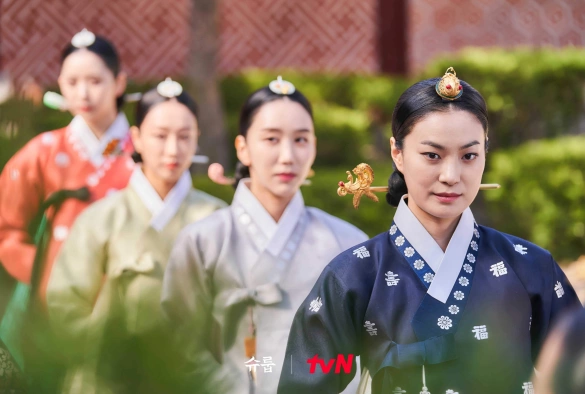 Кадр из дорамы Зонтик королевы