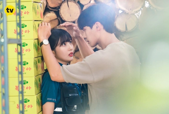 Кадр из дорамы Неожиданный деревенский дневник