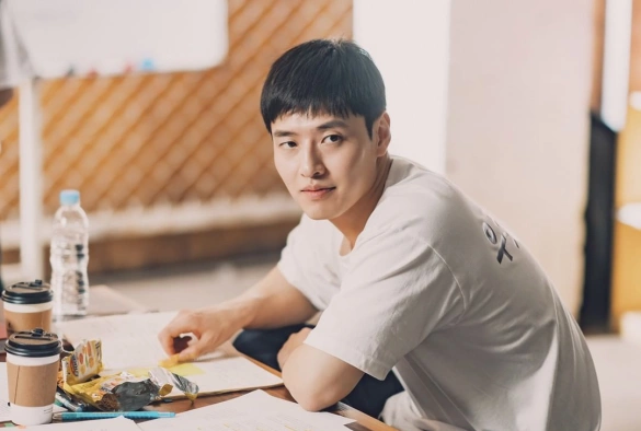 Кадр из дорамы Выход на бис