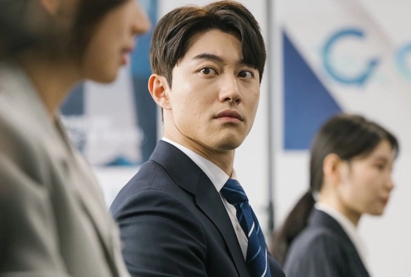 Кадр из дорамы Компания «Гаус Электроникс»