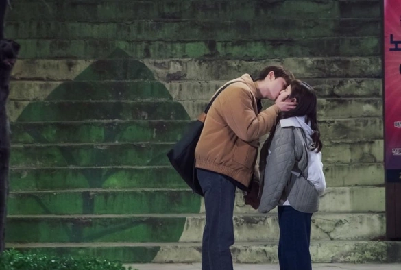 Кадр из дорамы Высоко парящая бабочка