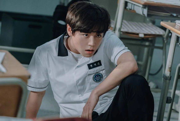 Кадр из дорамы Слабый герой 1 сезон