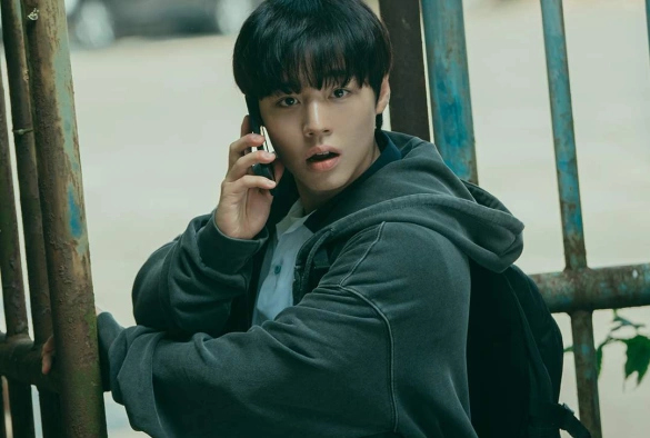 Кадр из дорамы Слабый герой 1 сезон