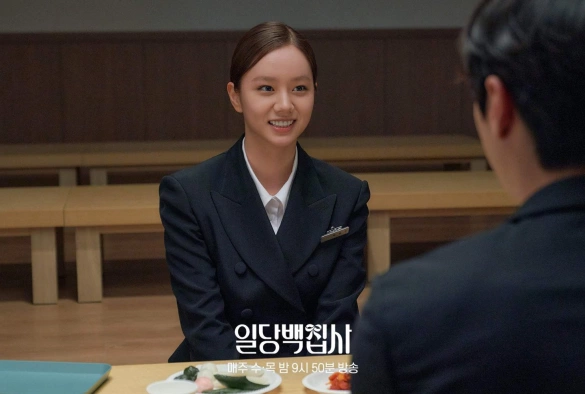 Кадр из дорамы Дворецкий за 100 вон