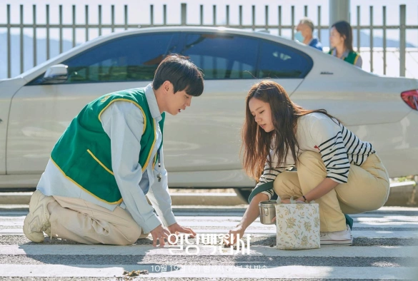 Кадр из дорамы Дворецкий за 100 вон