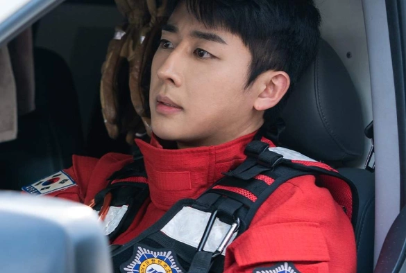 Кадр из дорамы Полицейский участок рядом с пожарной станцией 1 сезон