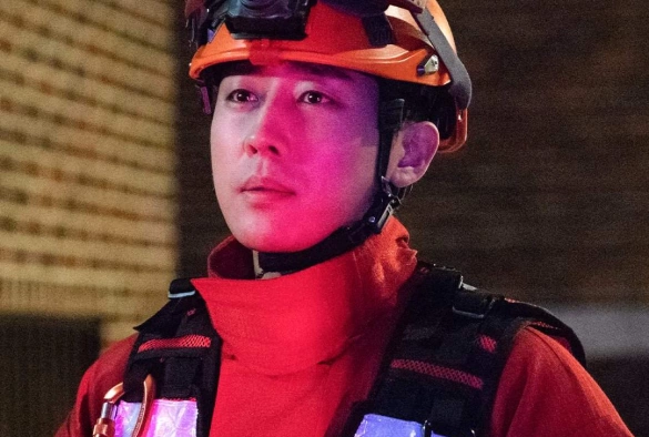 Кадр из дорамы Полицейский участок рядом с пожарной станцией 1 сезон