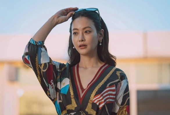 Кадр из дорамы Мужики из пластической хирургии