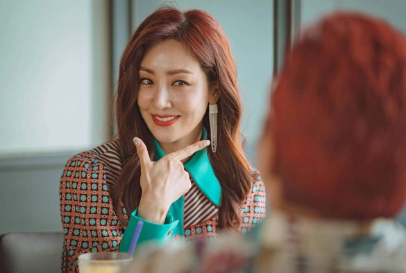 Кадр из дорамы Мужики из пластической хирургии