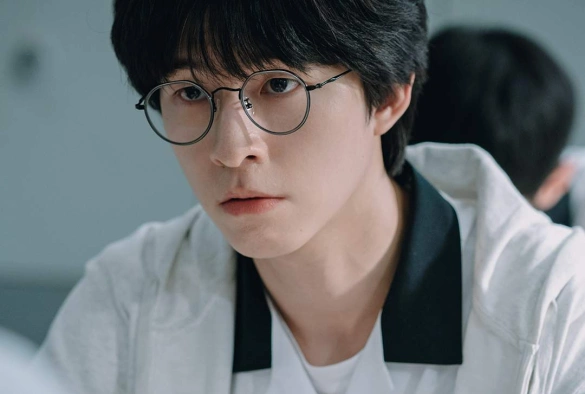 Кадр из дорамы Слабый герой 1 сезон