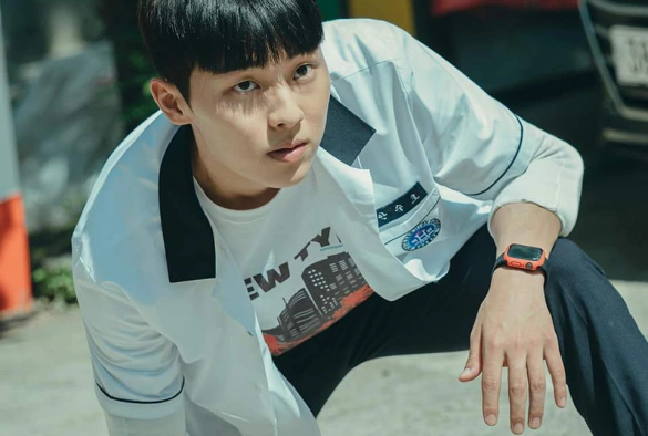 Кадр из дорамы Слабый герой 1 сезон