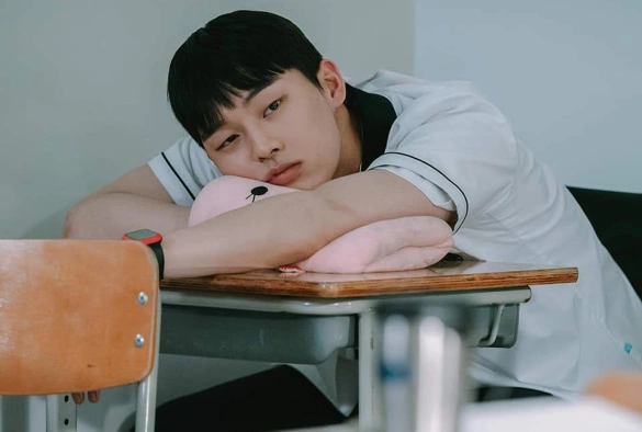 Кадр из дорамы Слабый герой 1 сезон