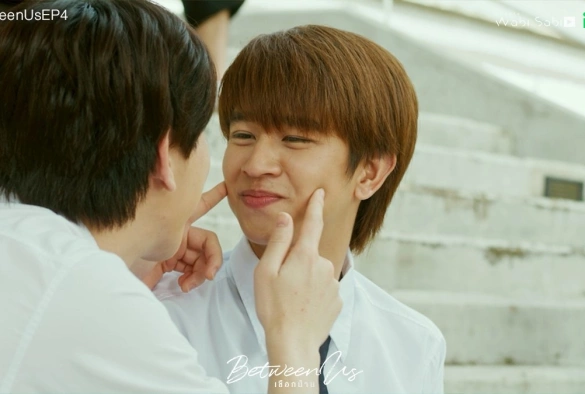 Кадр из дорамы Между нами