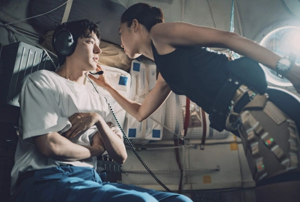 Кадр из дорамы Спроси у звёзд