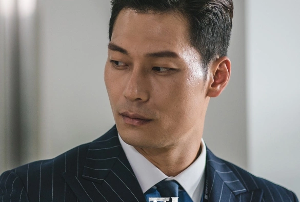 Кадр из дорамы Законные деньги