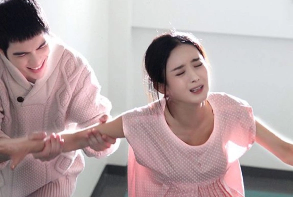 Кадр из дорамы Безумный Новый год