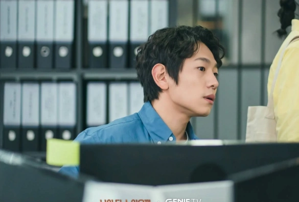 Кадр из дорамы Притворимся, что мы не знакомы?