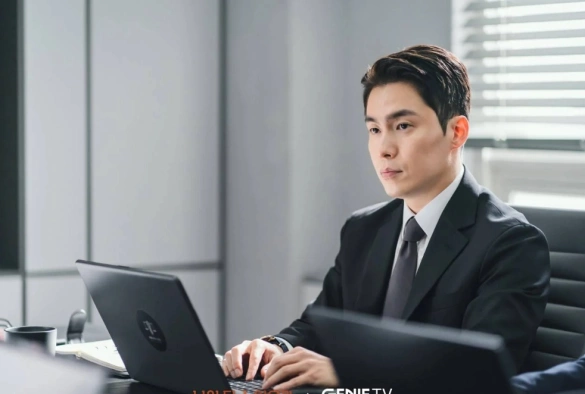 Кадр из дорамы Притворимся, что мы не знакомы?