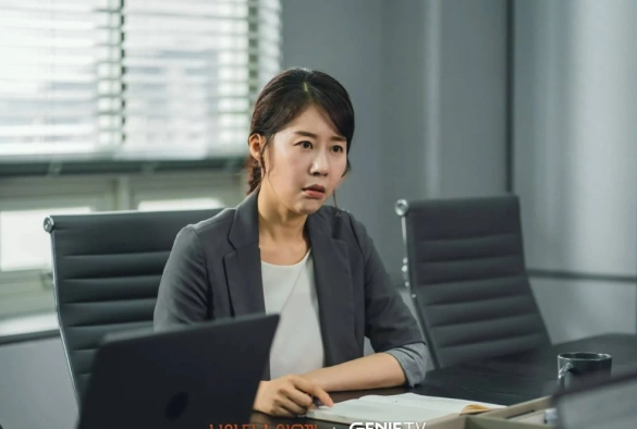 Кадр из дорамы Притворимся, что мы не знакомы?