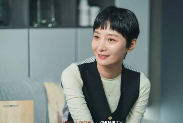 Кадр из дорамы Притворимся, что мы не знакомы?