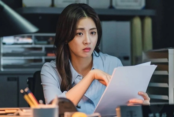 Кадр из дорамы Притворимся, что мы не знакомы?