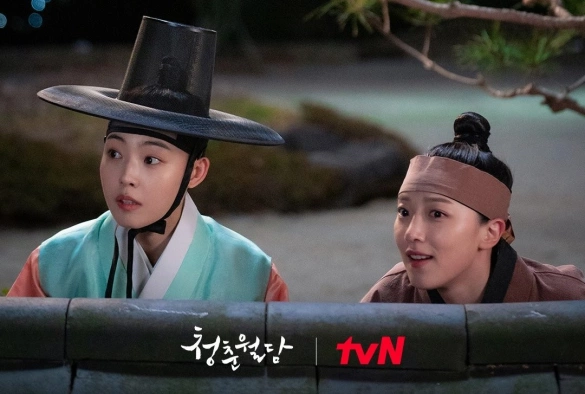 Кадр из дорамы Наша цветущая юность