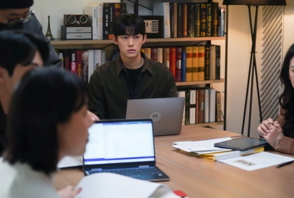 Кадр из дорамы Режиссёр, который покупает мне ужин